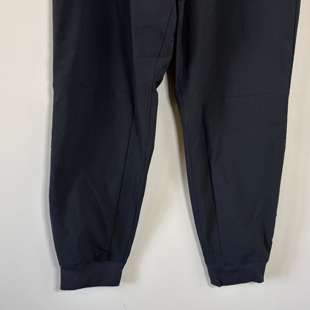 ALO Yoga Men's Black Performance Jogger Pants - Picture 7 of 15
